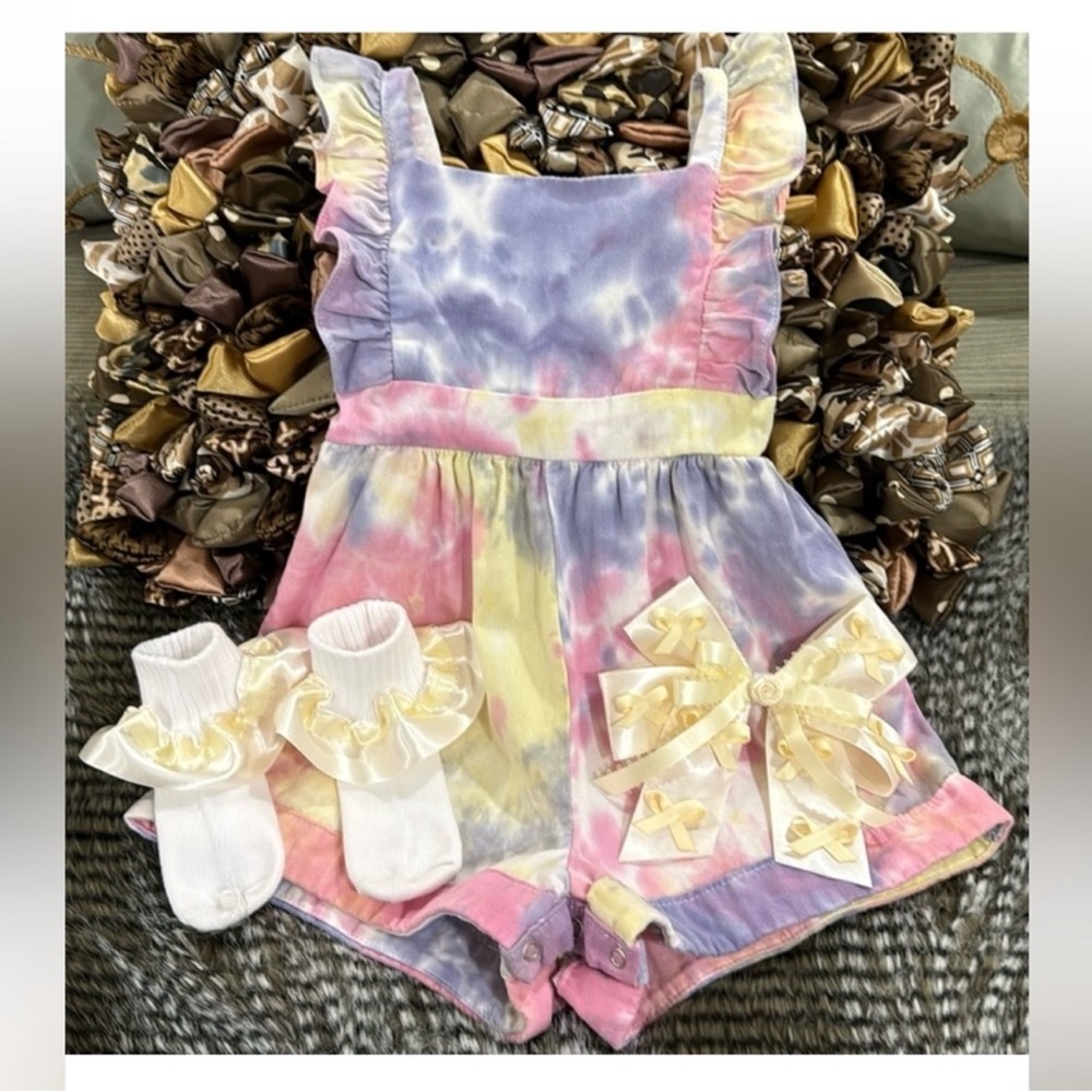 Pippa & Julie kids outfit size 18 months & socks and bow price is firm